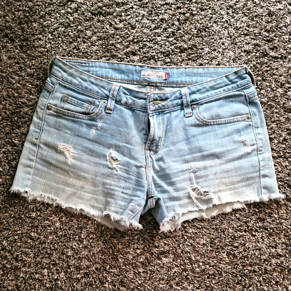Levi's Jean Shorts - Picture 1 of 8